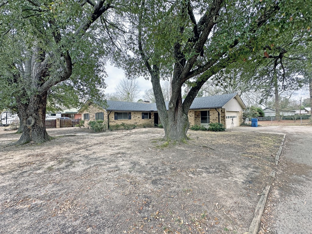 722 Belmont Street Athens TX 75751