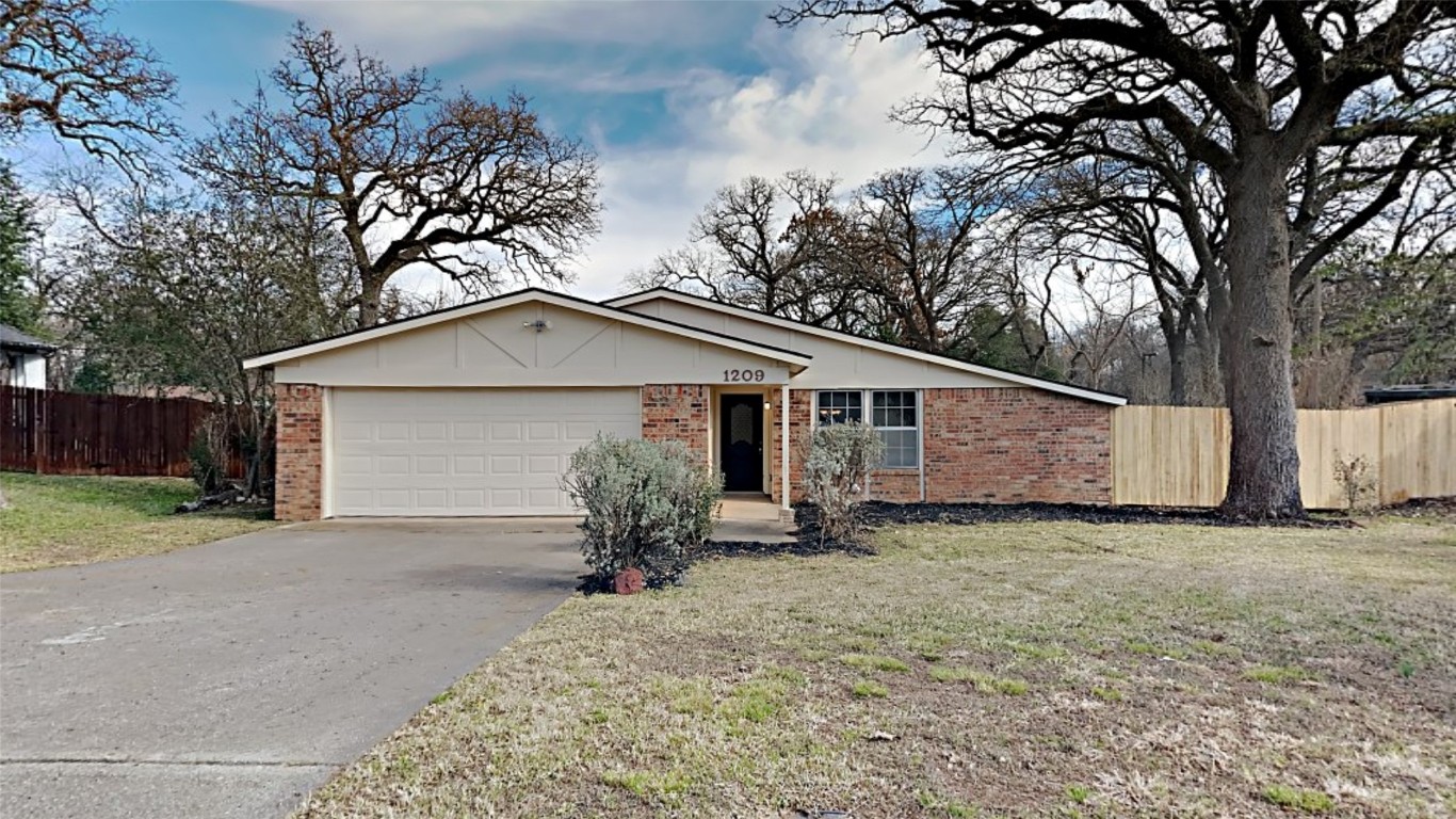 1209 Hallmark Drive Arlington TX 76011