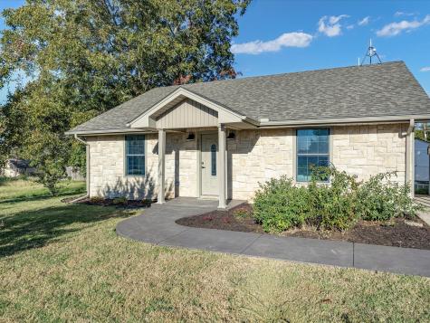 402 Sanders Street Bowie TX 76230