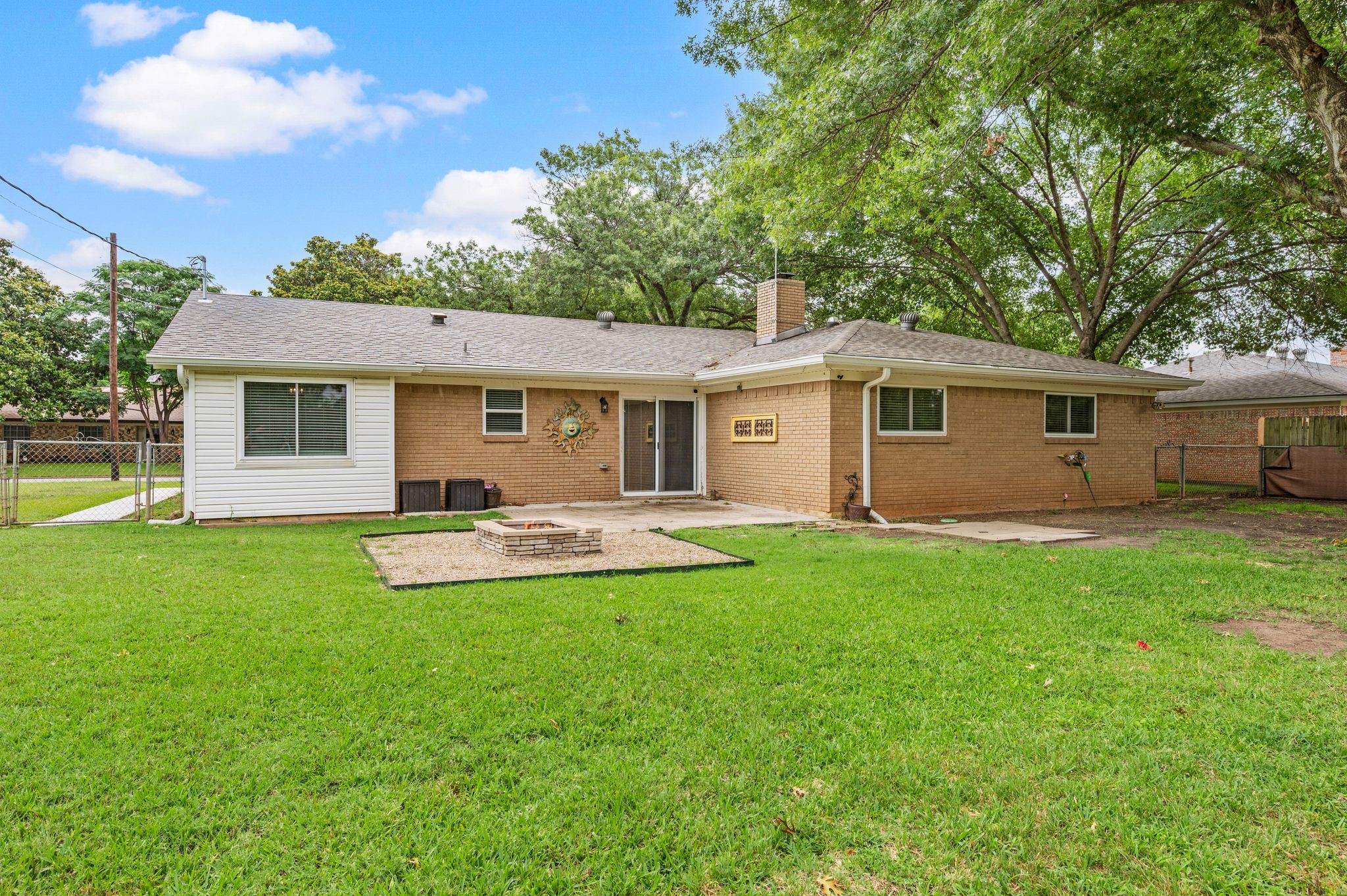 217 Glenn Drive Hurst TX 76053