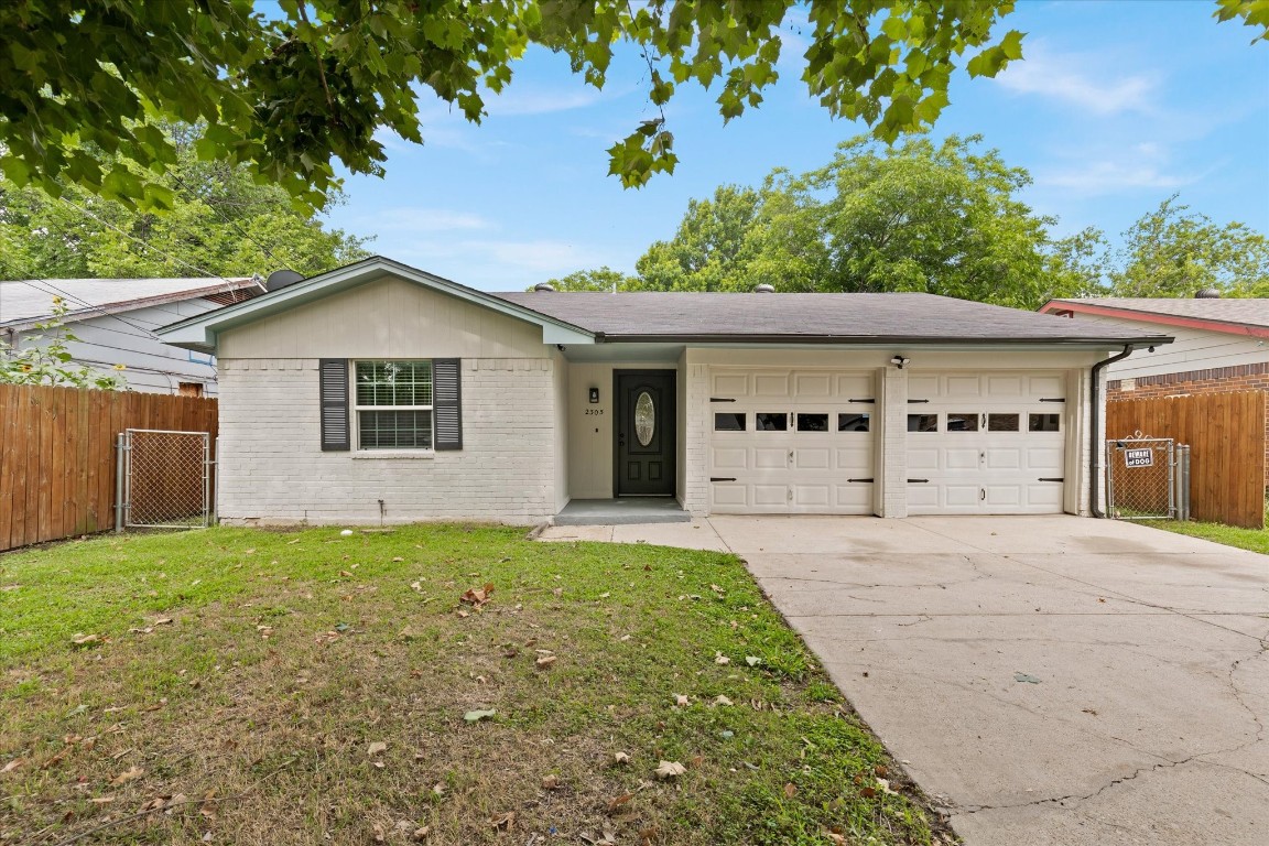 2305 Aggie Drive Grand Prairie TX 75051