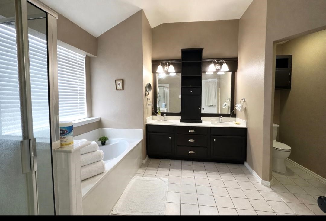 208 Creek Point Lane Arlington TX 76002