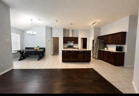 208 Creek Point Lane Arlington TX 76002