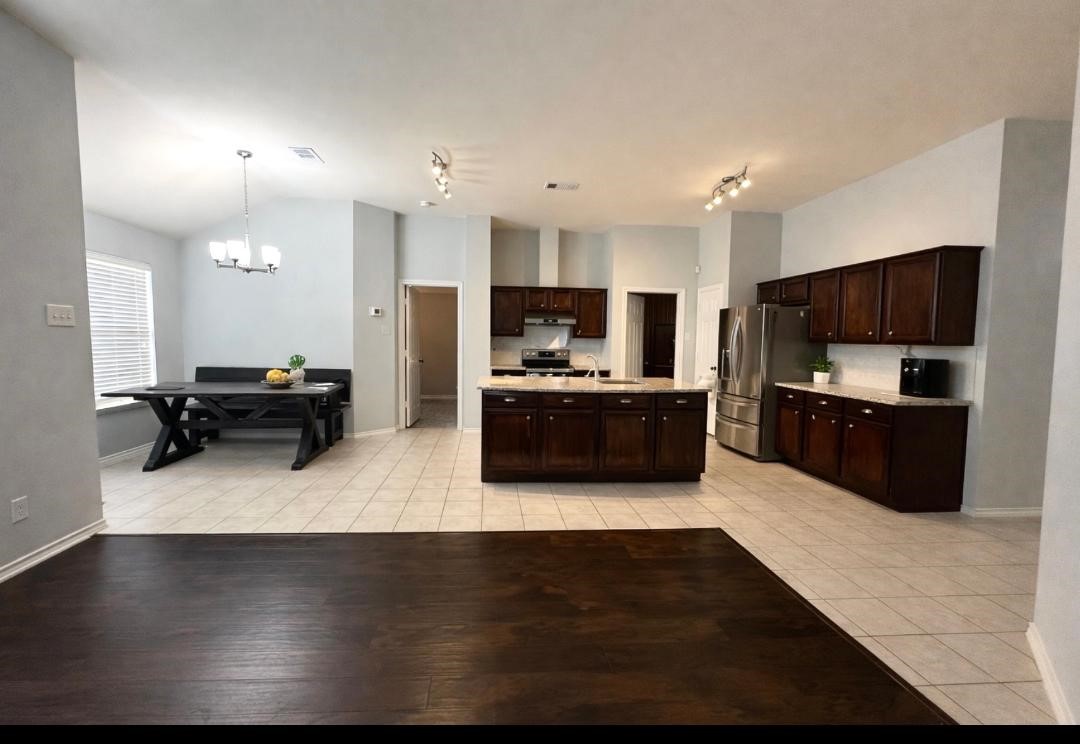 208 Creek Point Lane Arlington TX 76002