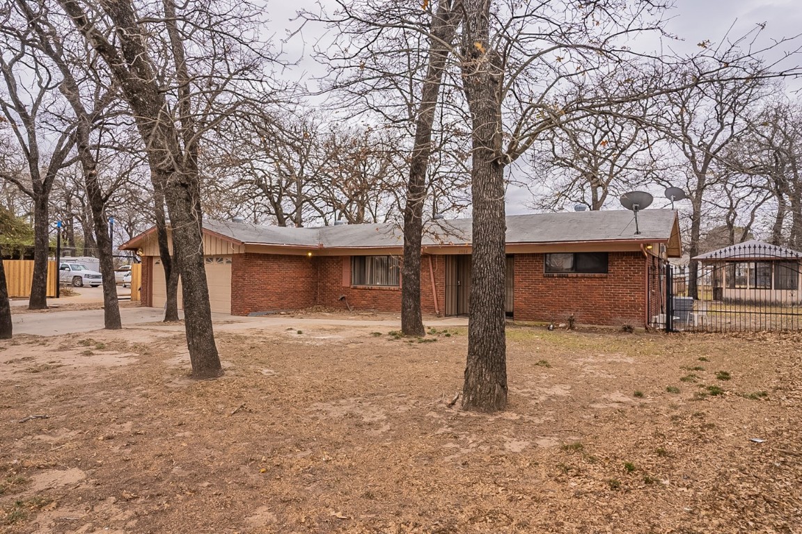 4304 Lindsay Lane Haltom City TX 76117