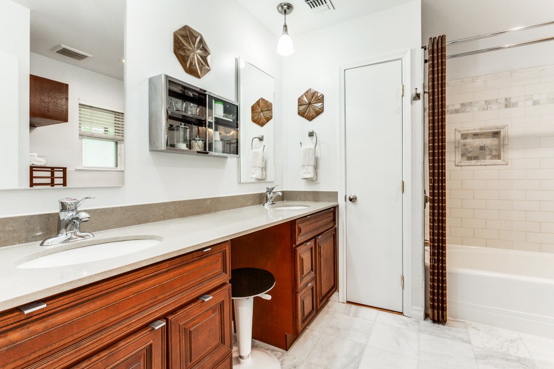 6221 Berryhill Street Dallas TX 75231