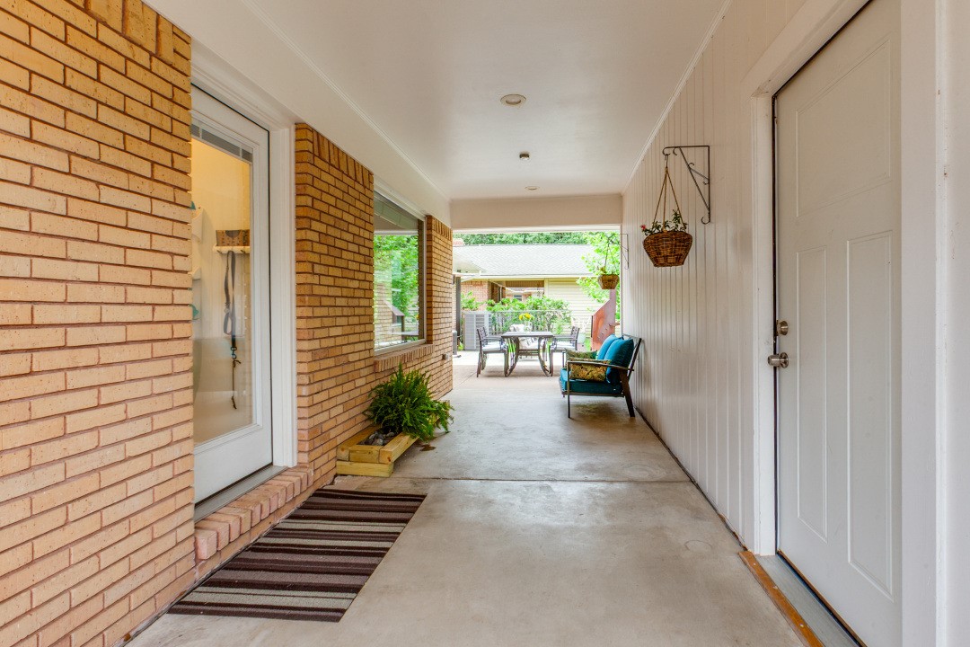 6221 Berryhill Street Dallas TX 75231
