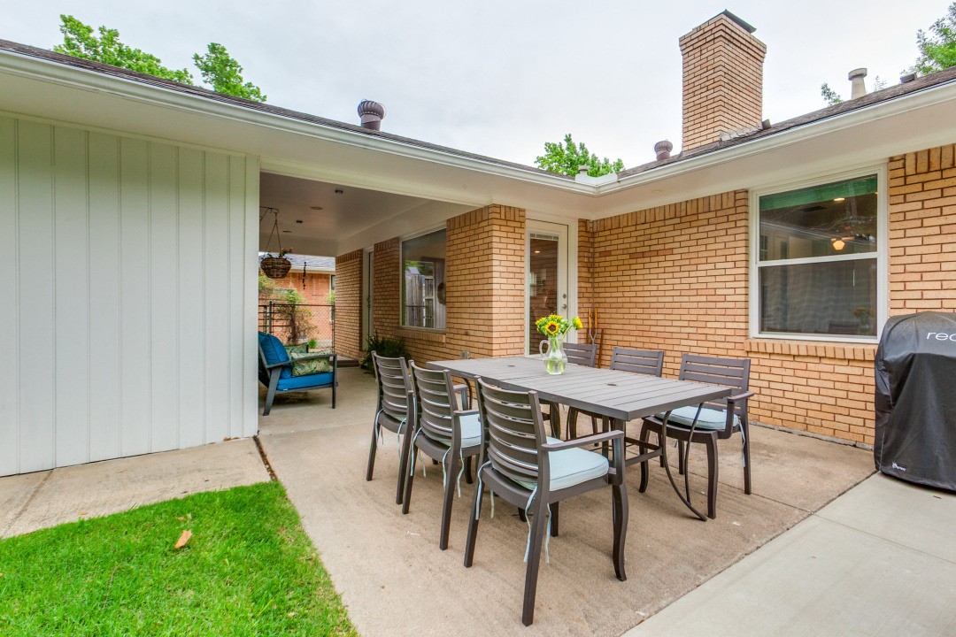 6221 Berryhill Street Dallas TX 75231