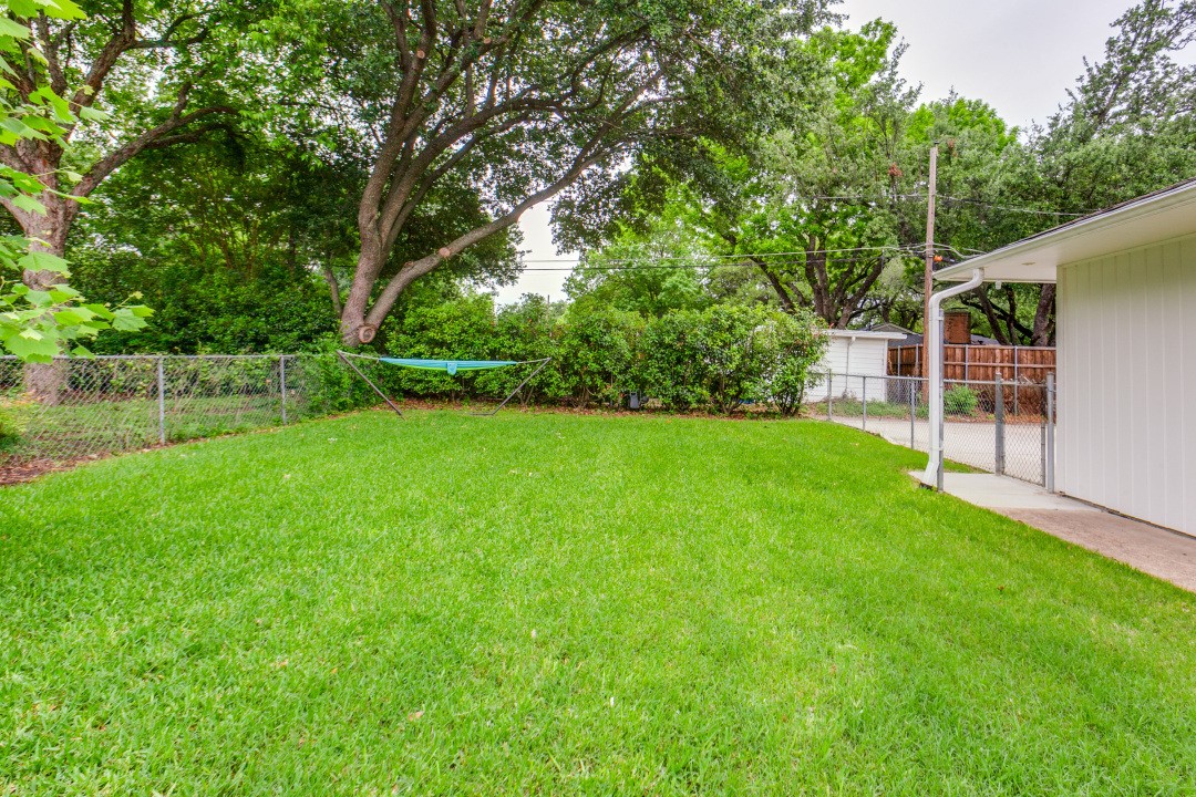 6221 Berryhill Street Dallas TX 75231