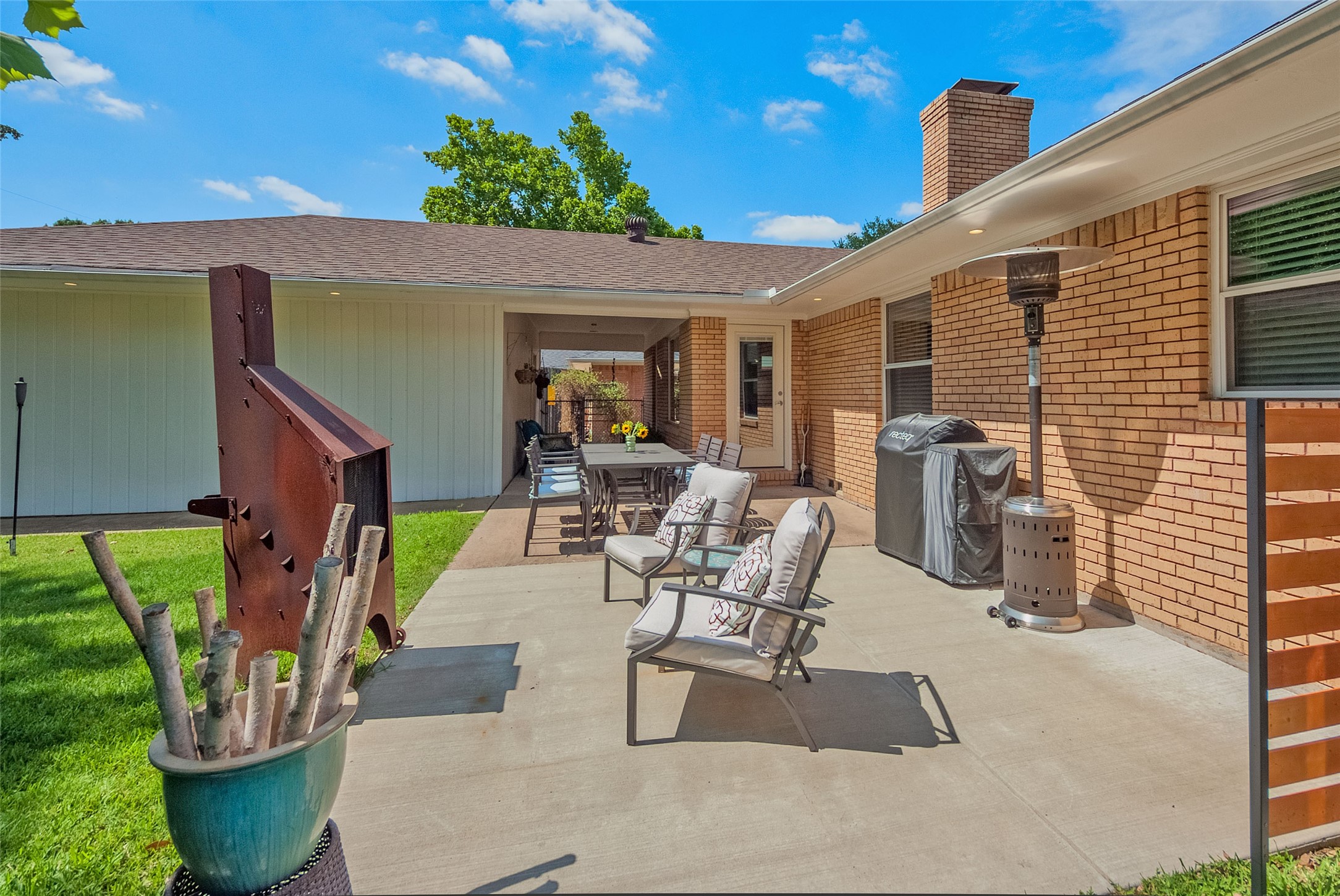 6221 Berryhill Street Dallas TX 75231