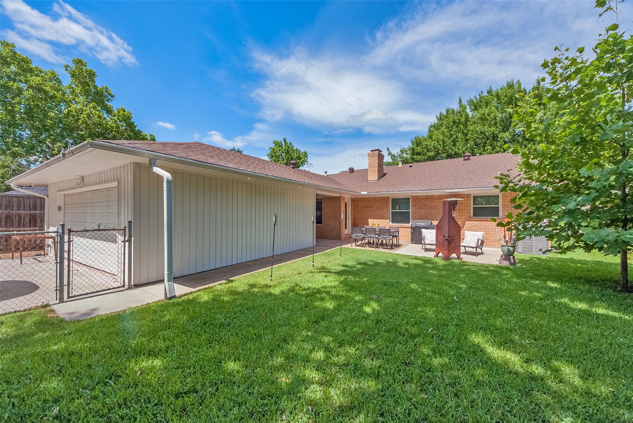 6221 Berryhill Street Dallas TX 75231