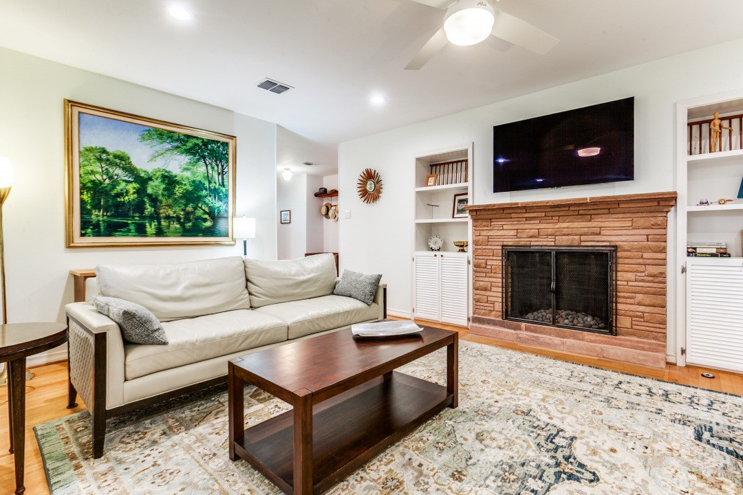 6221 Berryhill Street Dallas TX 75231