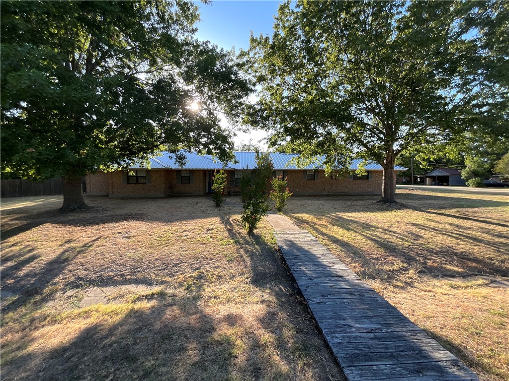 305 N Narcissus Kosse TX 76653