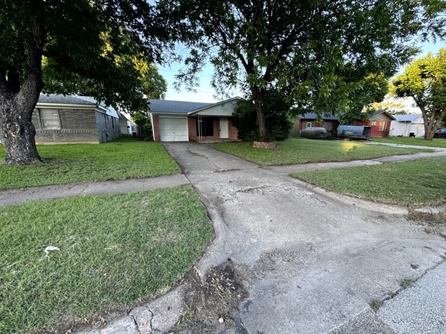 2533 Crestbrook Lane Grand Prairie TX 75052