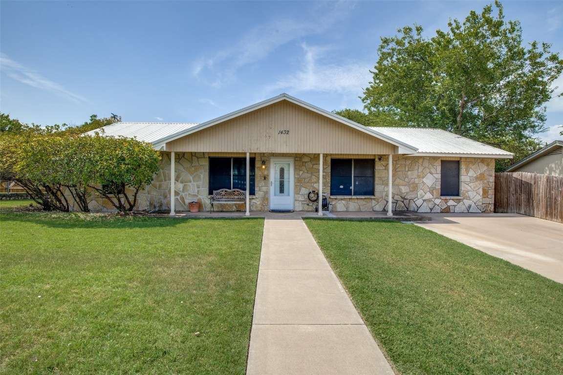 1432 W Torrey Street Granbury TX 76048