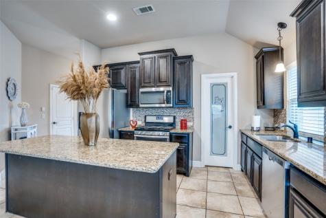 1113 Surrey Drive Desoto TX 75115