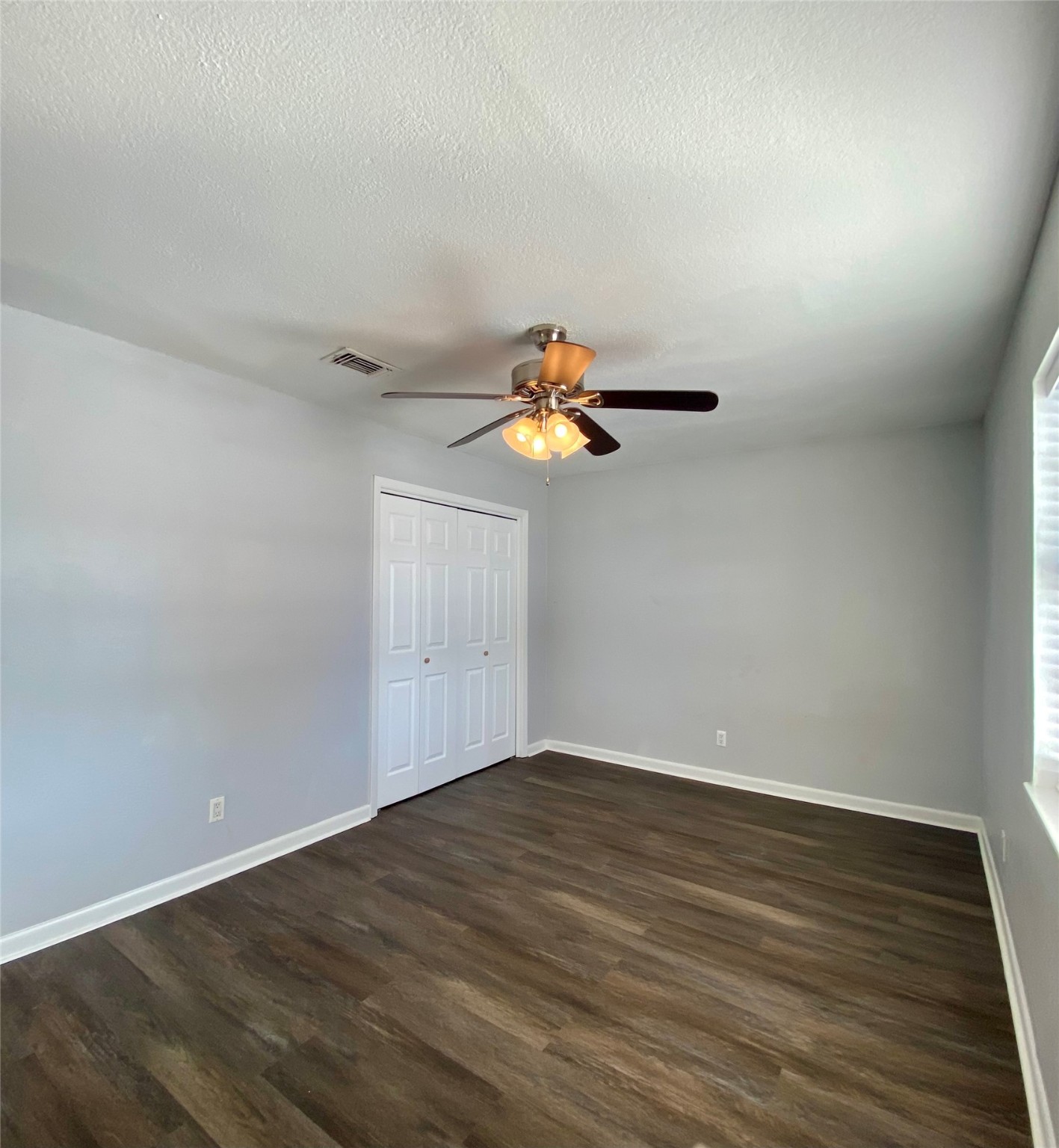 2004 Blue Bird Circle Bonham TX 75418