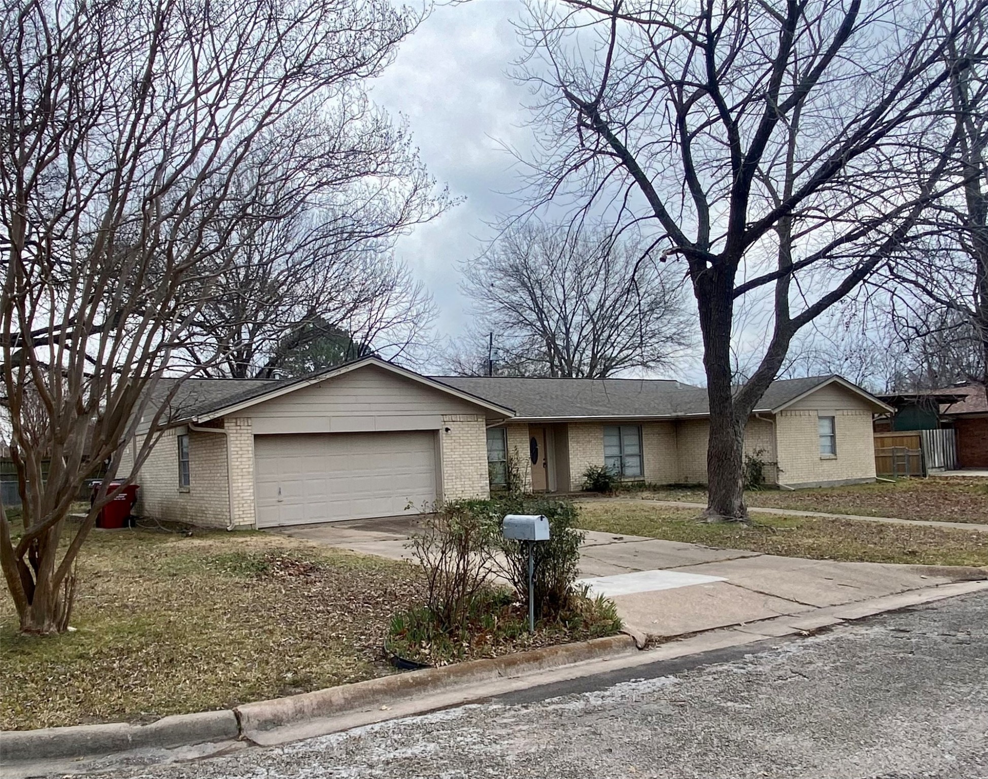 2004 Blue Bird Circle Bonham TX 75418