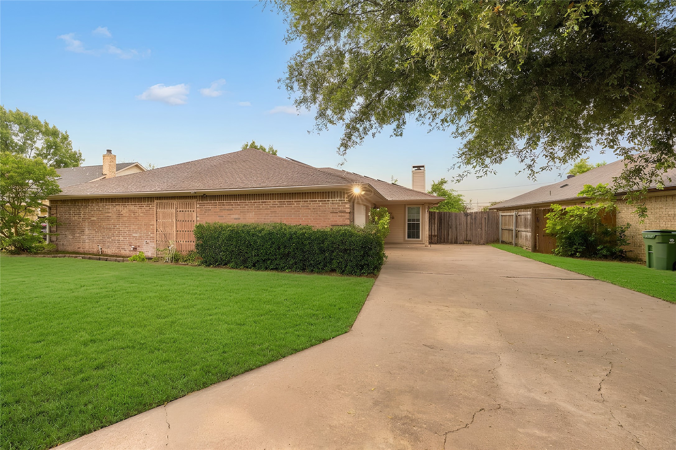 215 Mountainview Drive Hurst TX 76054