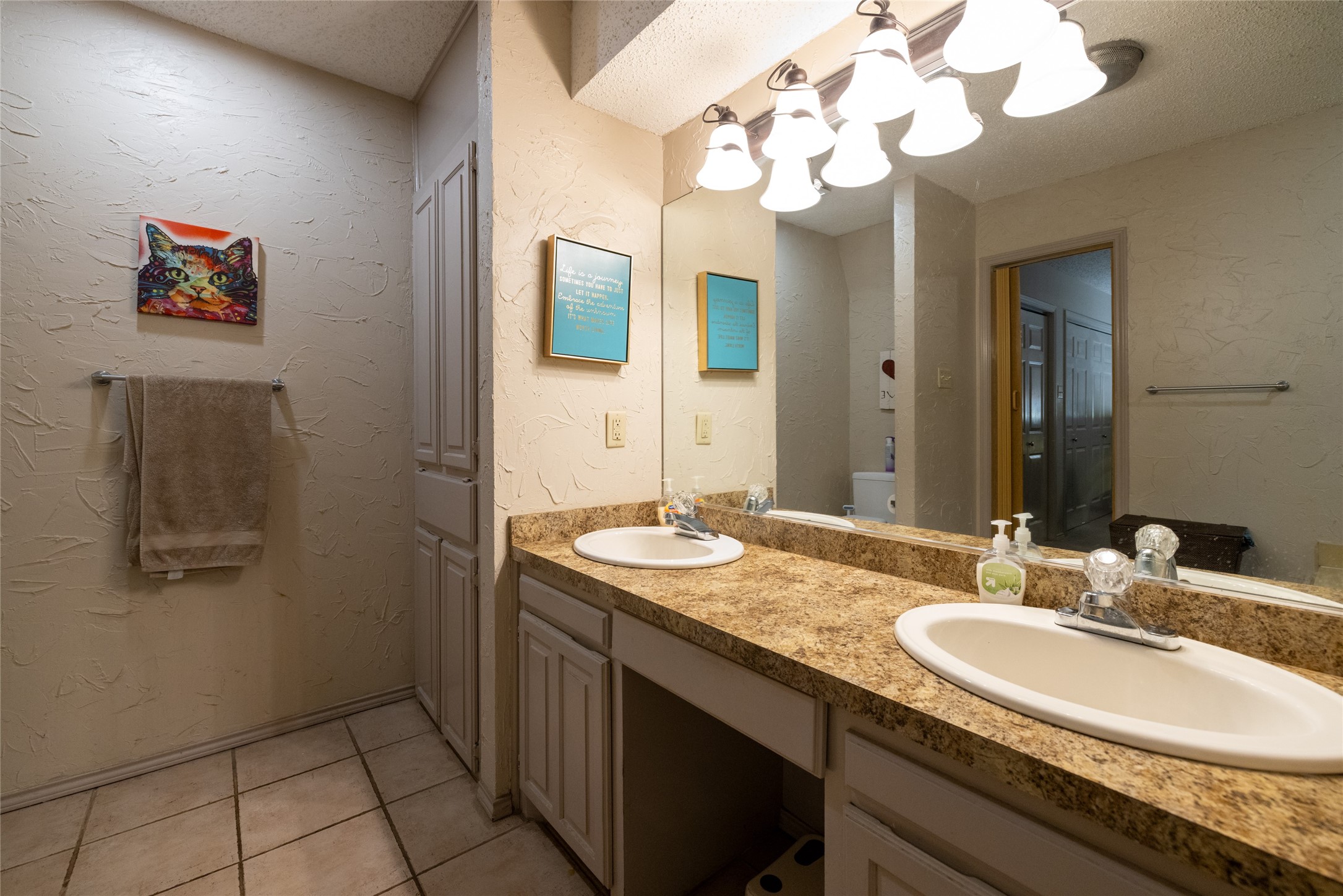 215 Mountainview Drive Hurst TX 76054