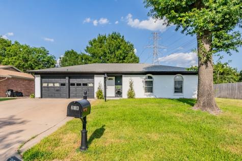 204 Simmons Drive Hurst TX 76053