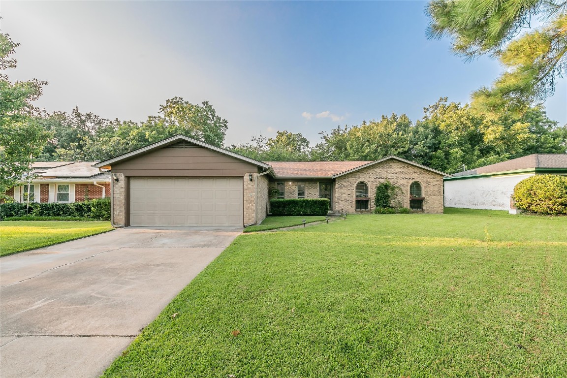 1403 Kiowa Drive Arlington TX 76012