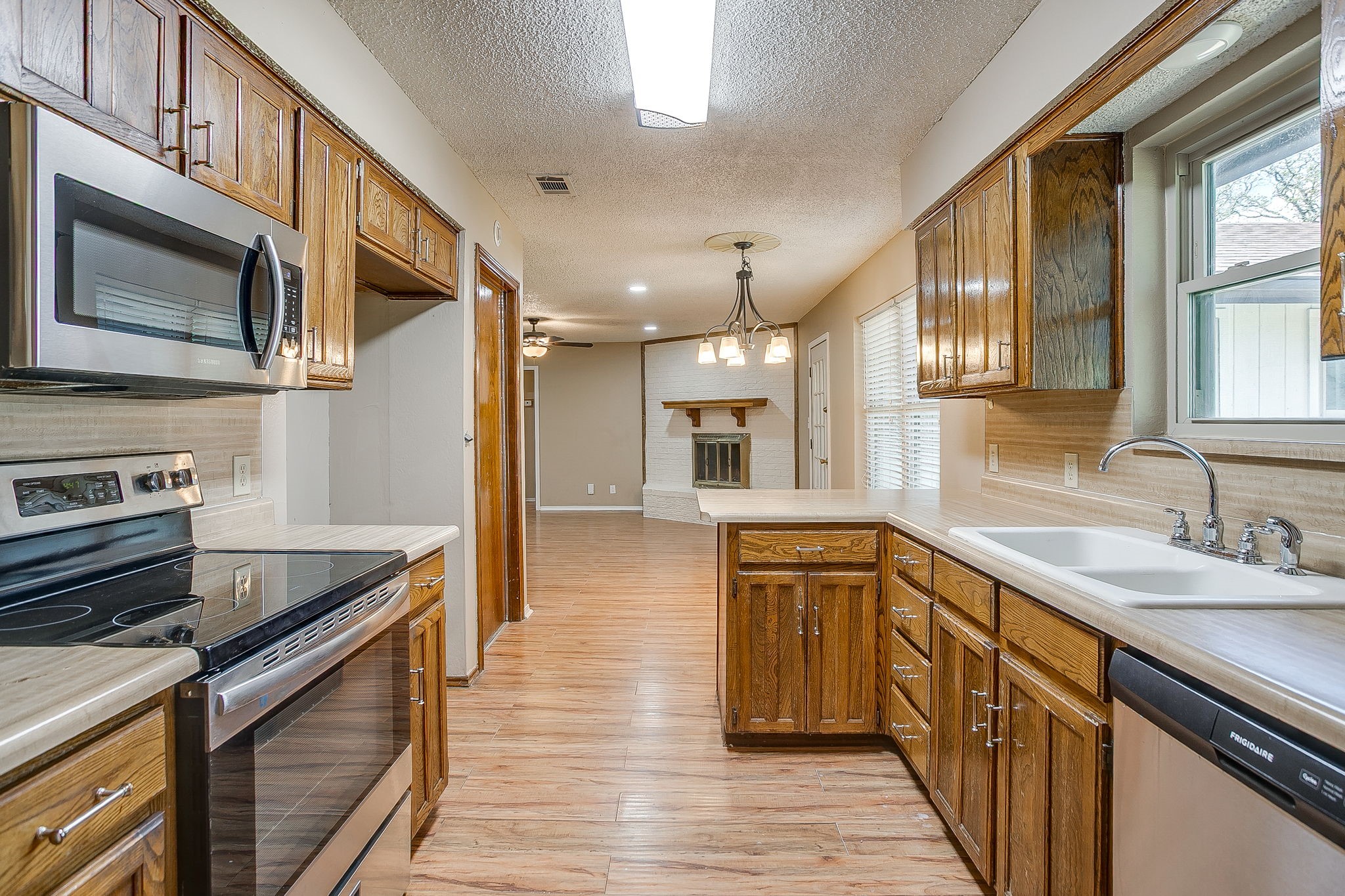 620 Donna Court Burleson TX 76028