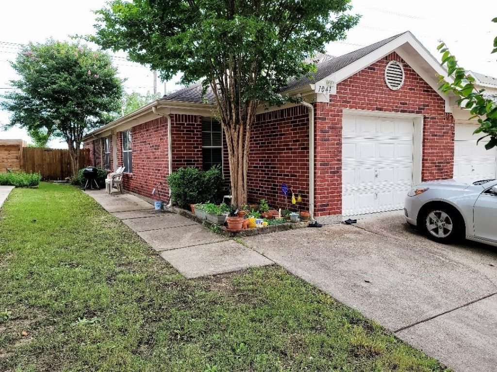 1041 Enfilar Lane Arlington TX 76017