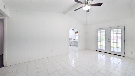 1107 Waverly Drive Arlington TX 76015