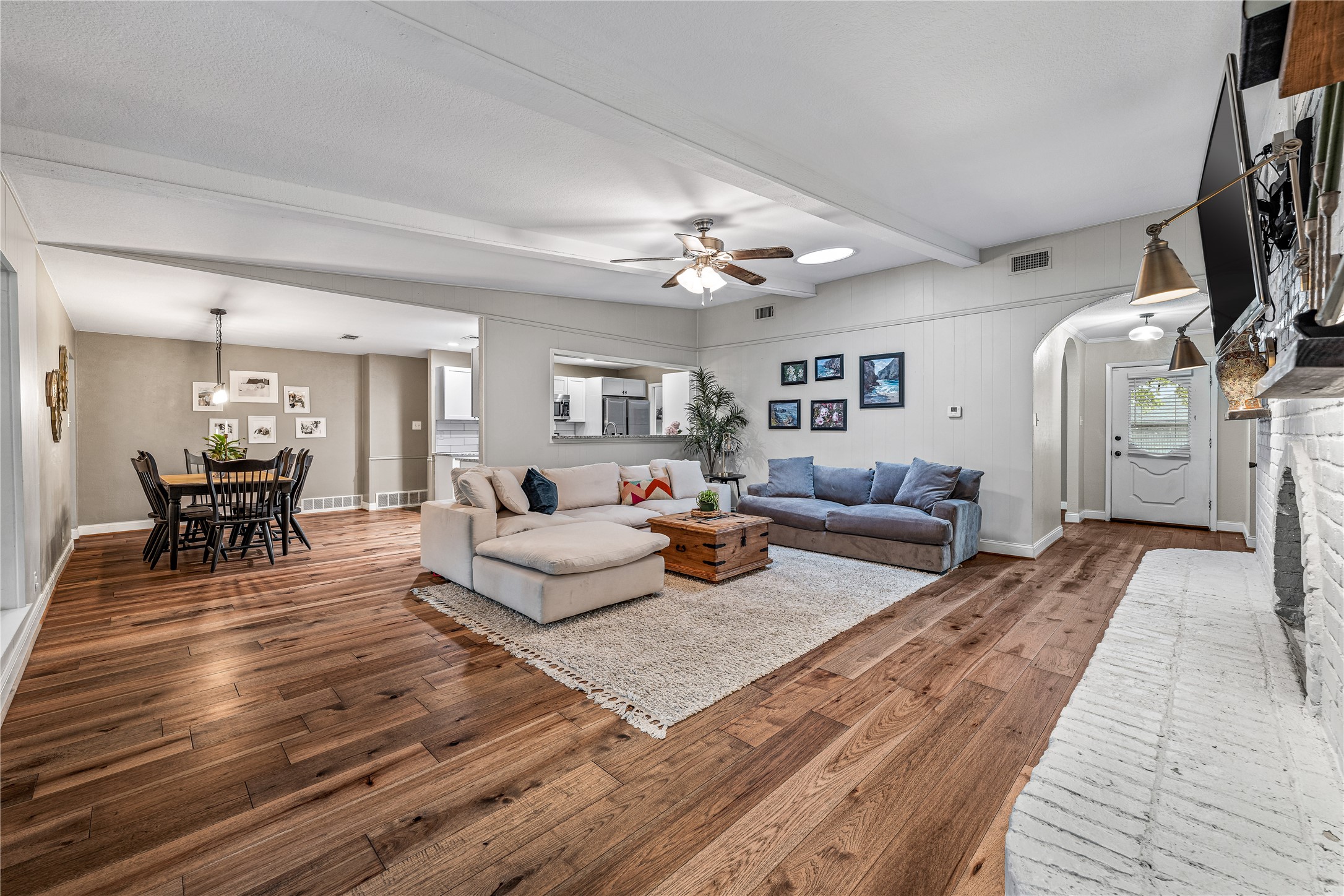 103 W Ash Euless TX 76039
