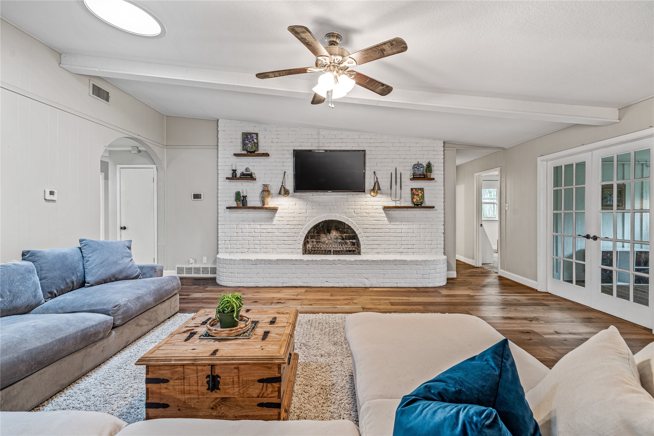 103 W Ash Euless TX 76039