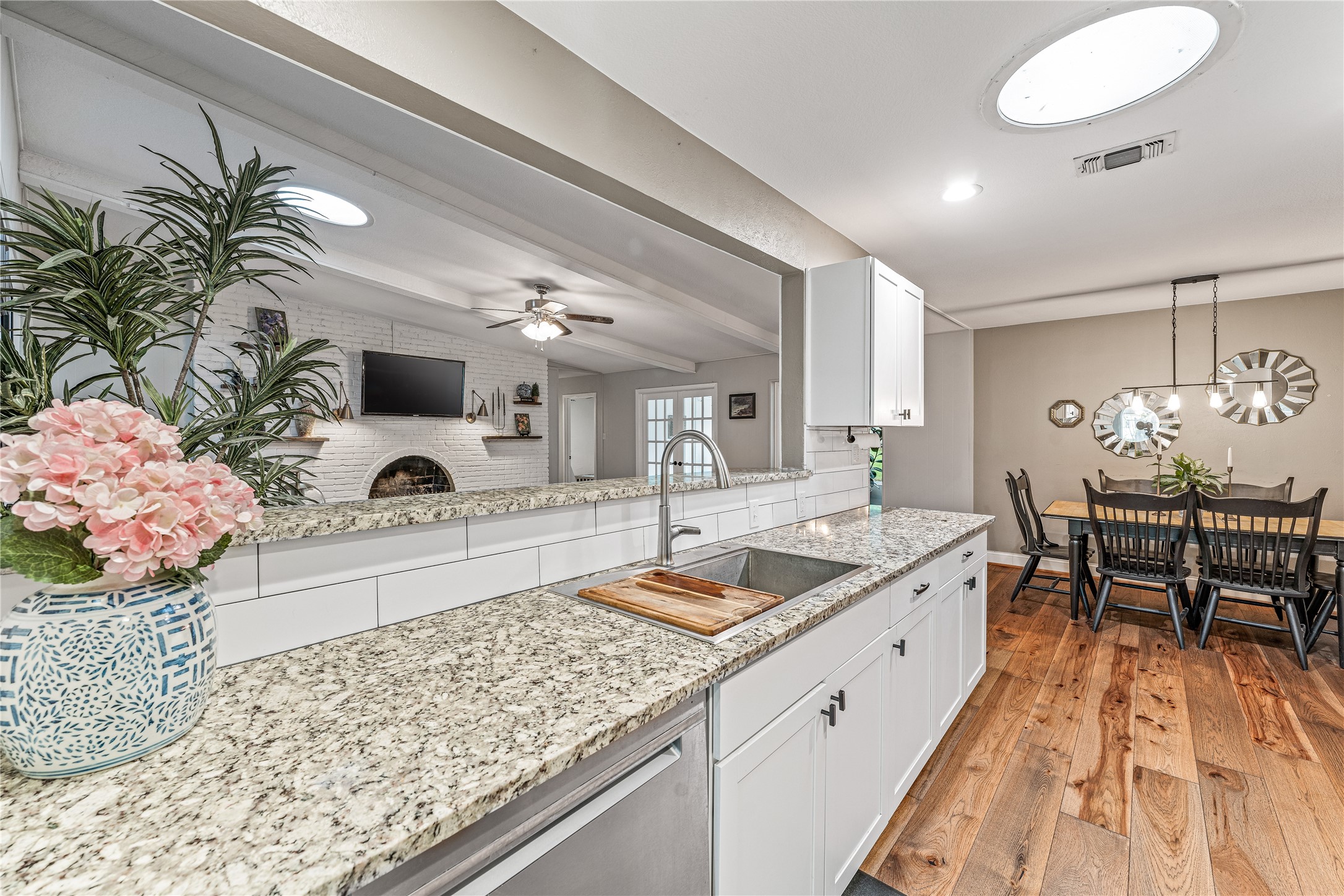 103 W Ash Euless TX 76039