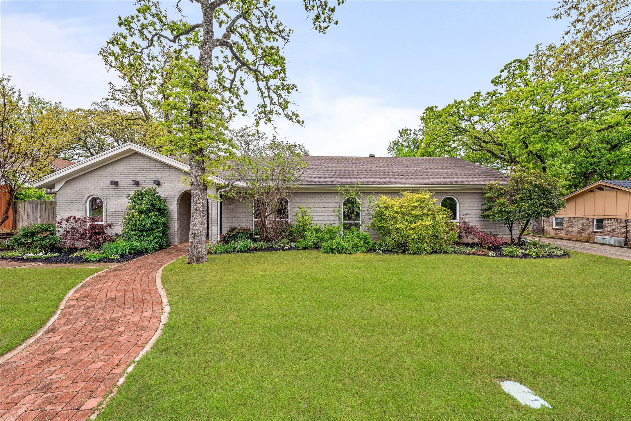 103 W Ash Euless TX 76039