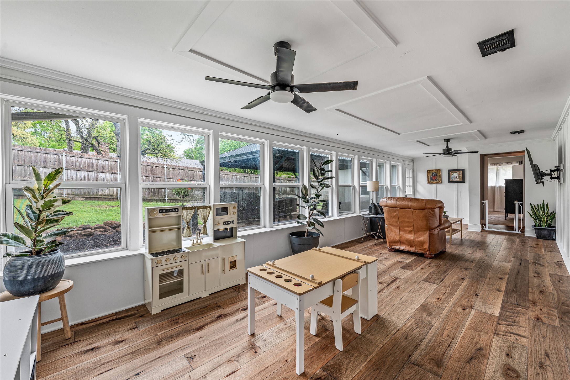 103 W Ash Euless TX 76039