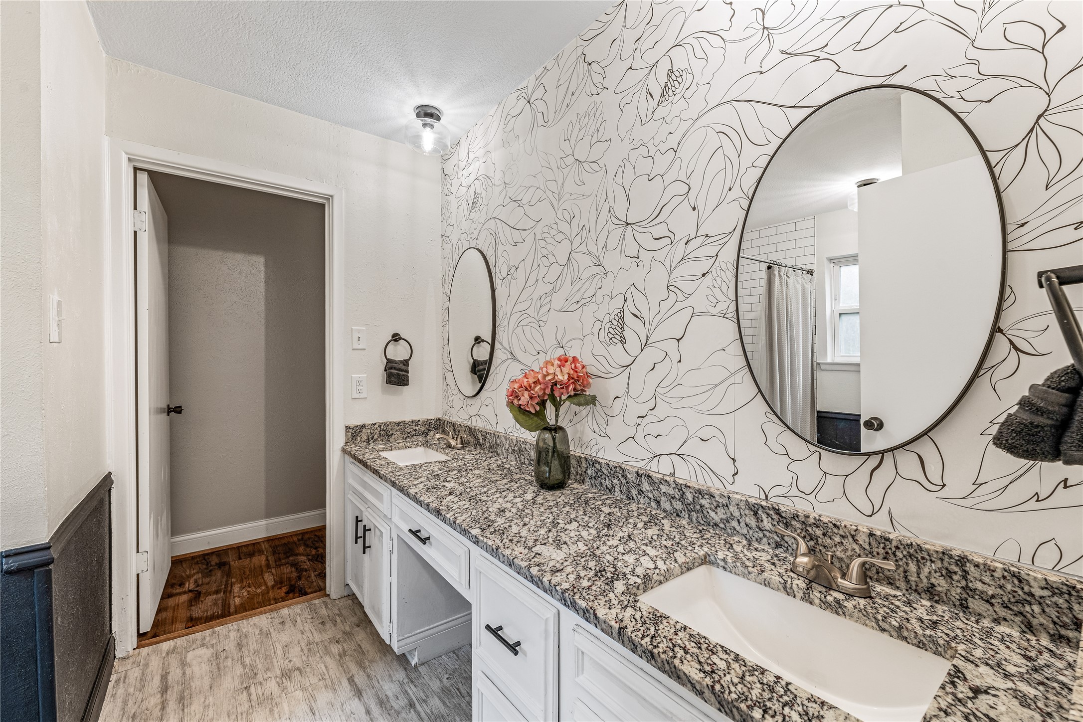 103 W Ash Euless TX 76039