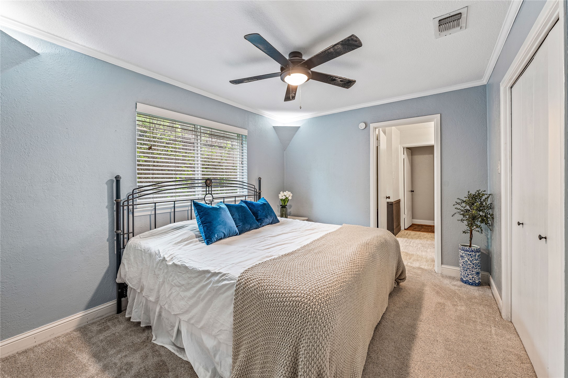 103 W Ash Euless TX 76039