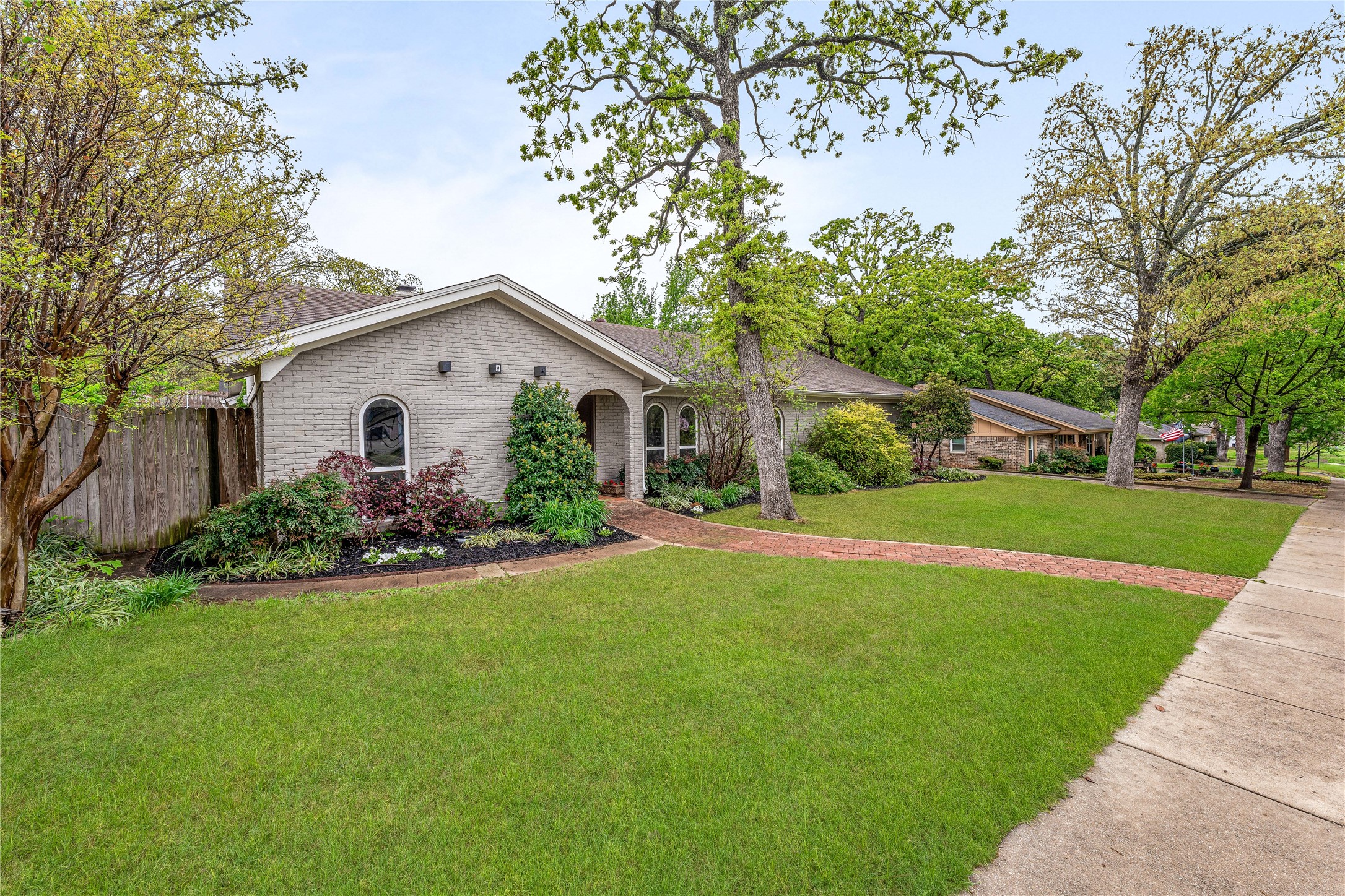 103 W Ash Euless TX 76039