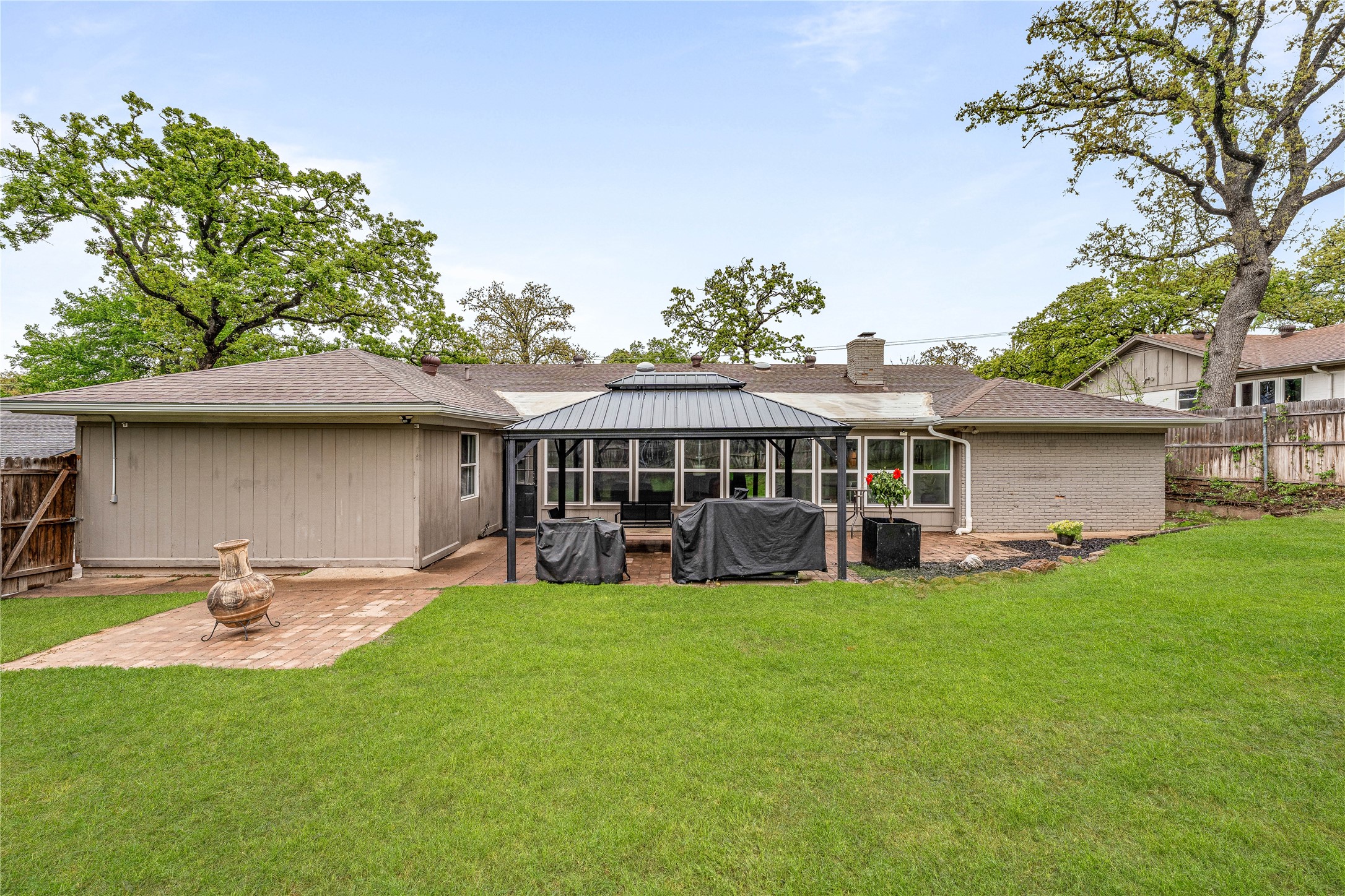 103 W Ash Euless TX 76039