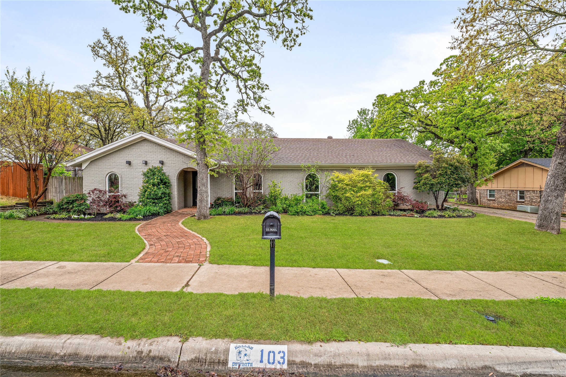 103 W Ash Euless TX 76039
