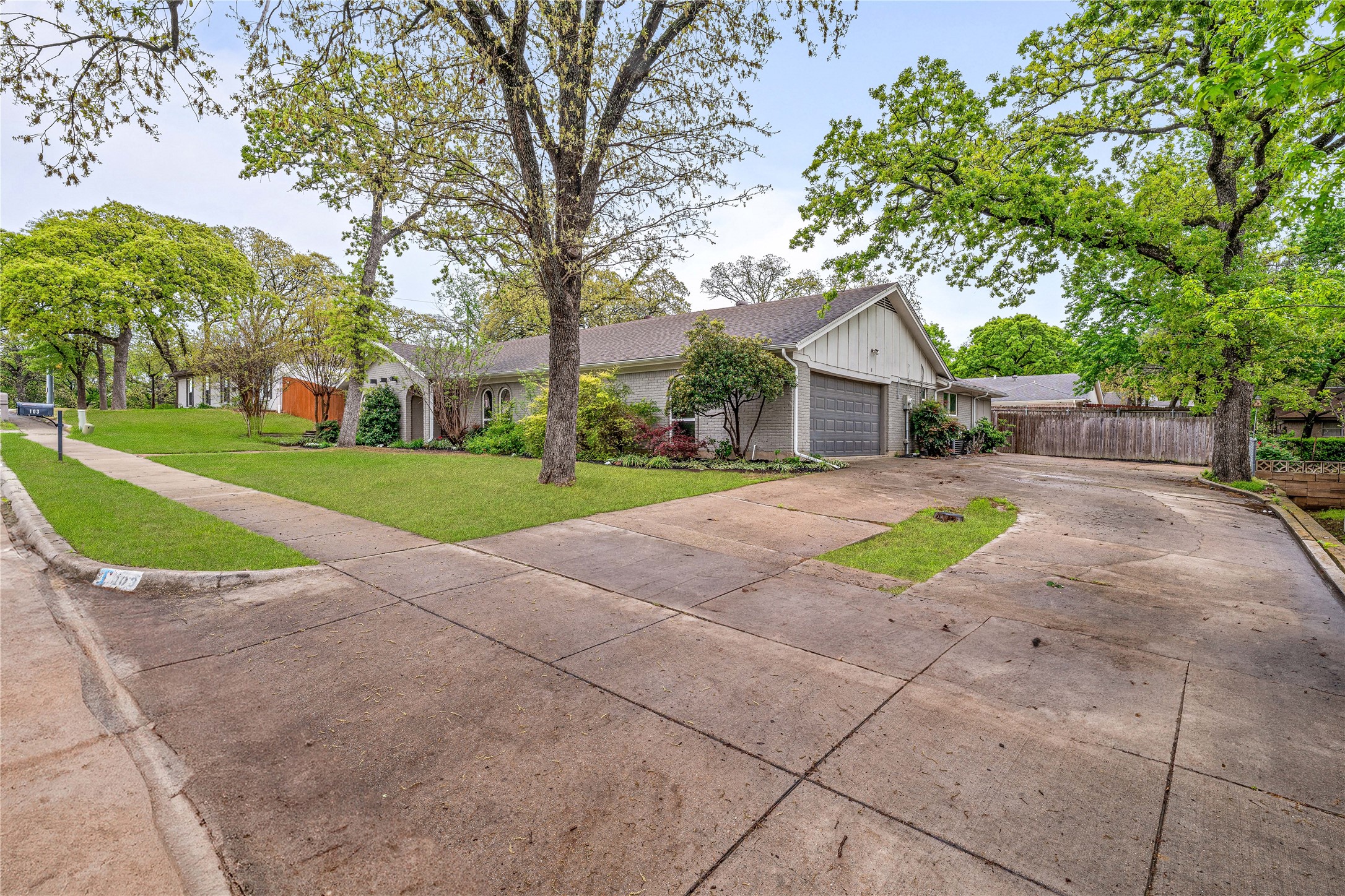 103 W Ash Euless TX 76039