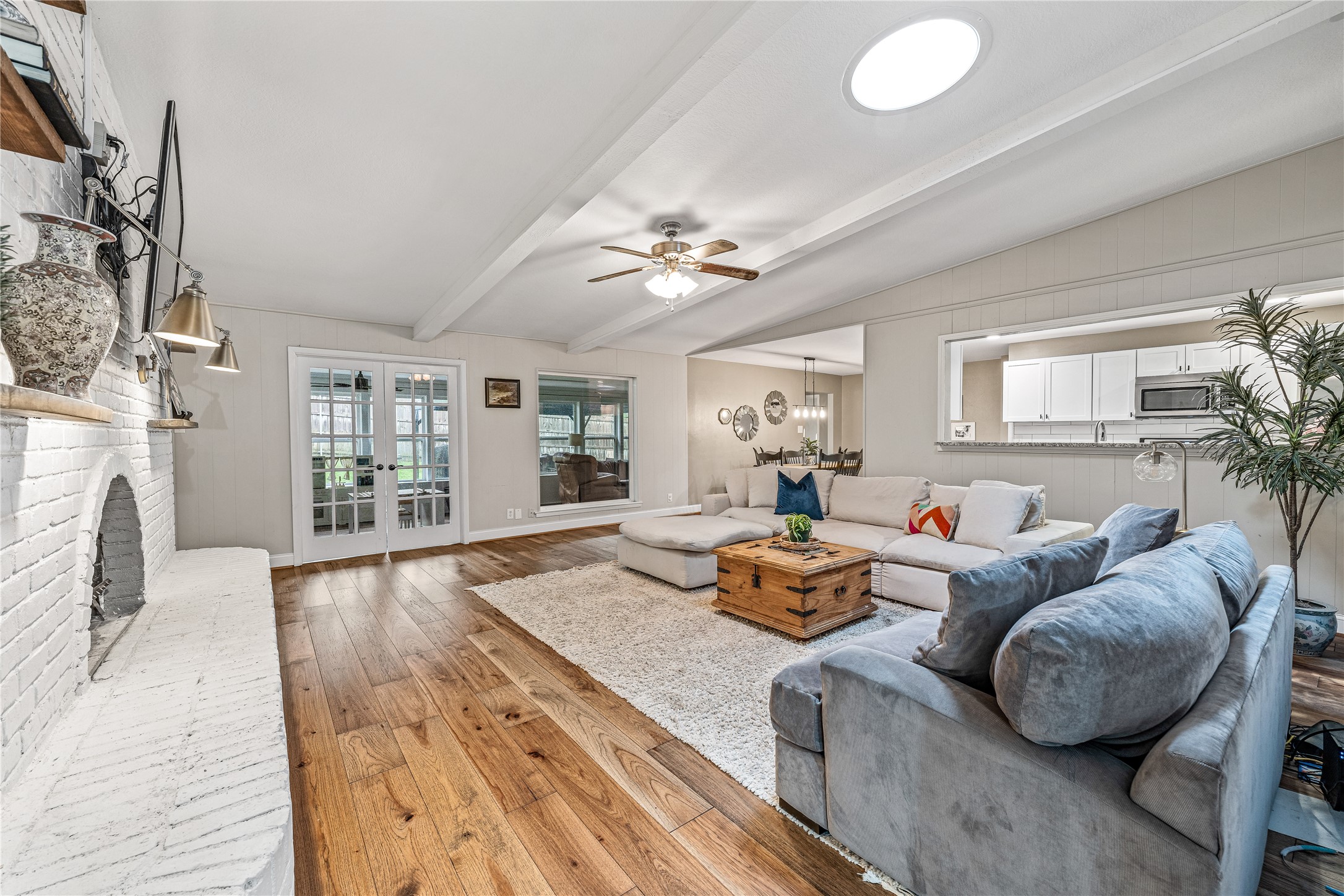 103 W Ash Euless TX 76039