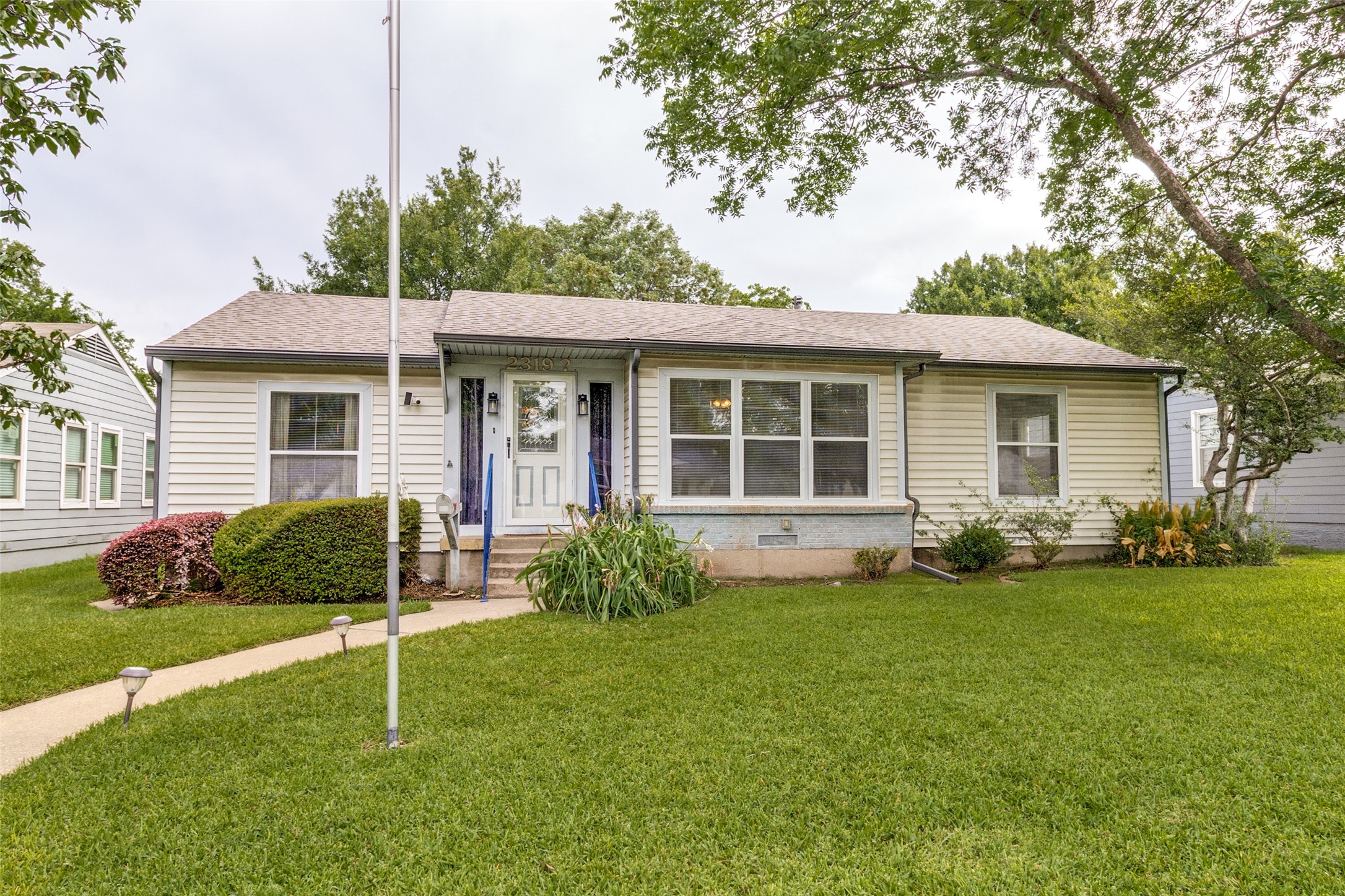 2319 Tealford Drive Dallas TX 75228