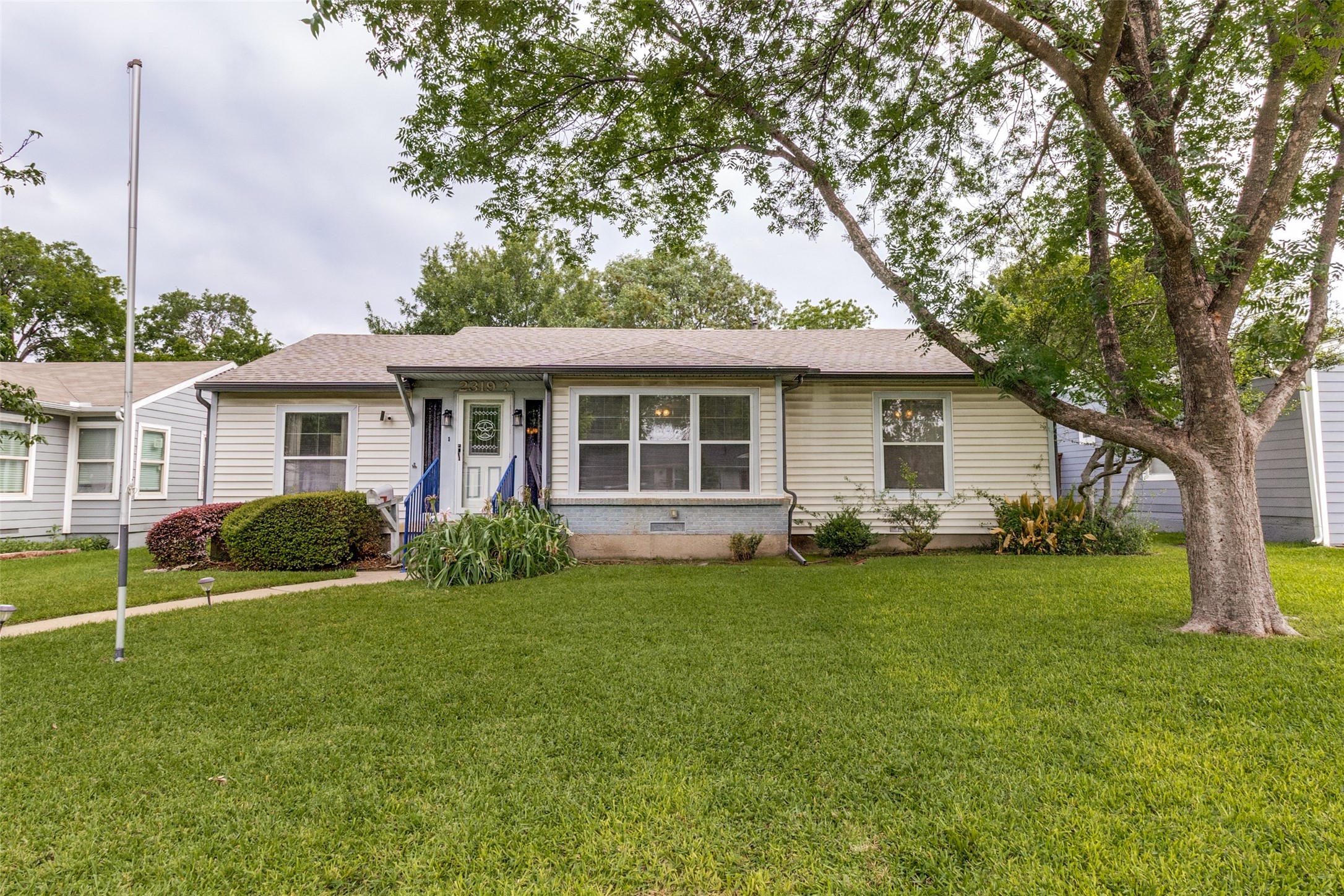 2319 Tealford Drive Dallas TX 75228