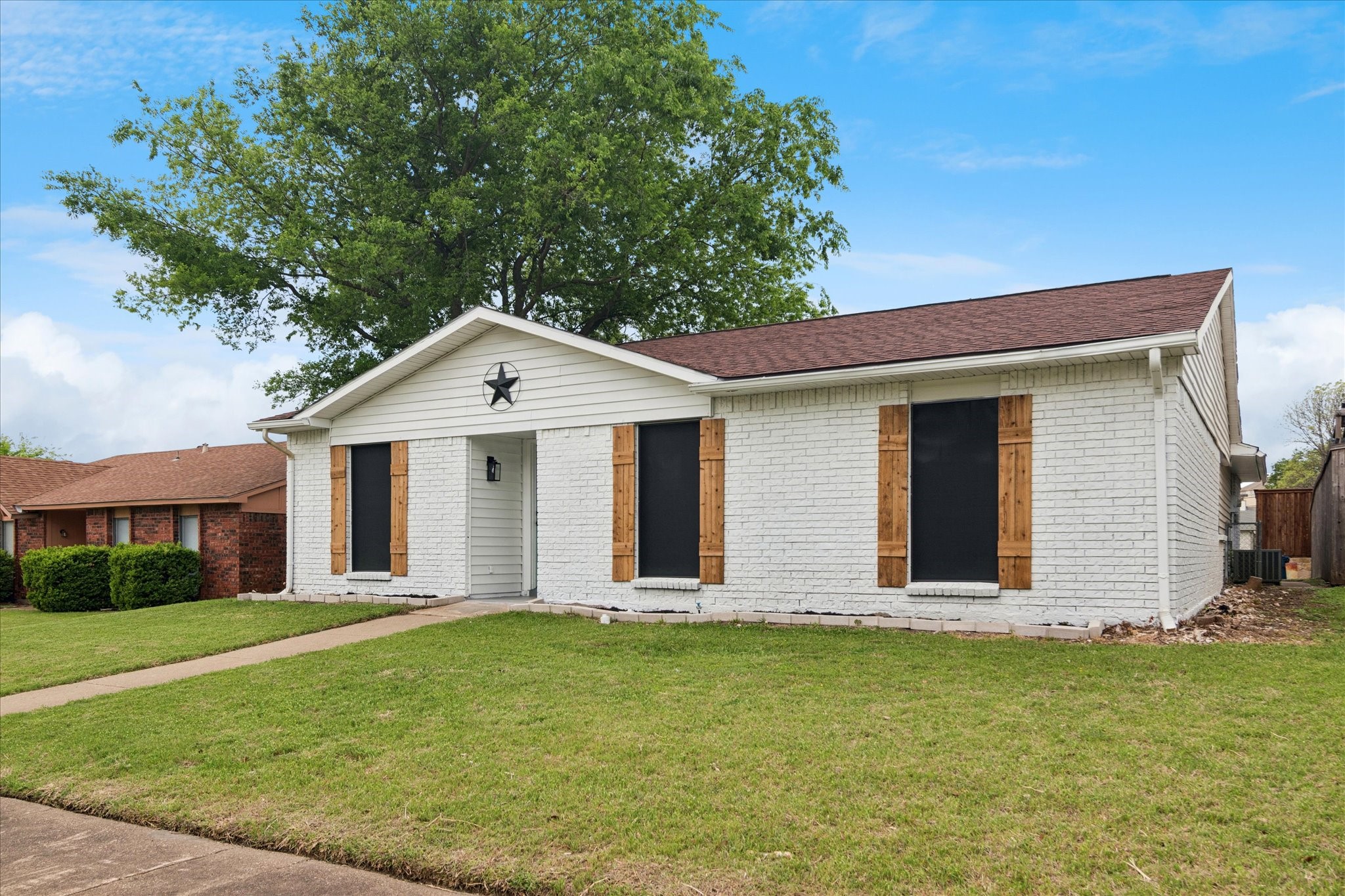 7426 Cloverglen Drive Dallas TX 75249