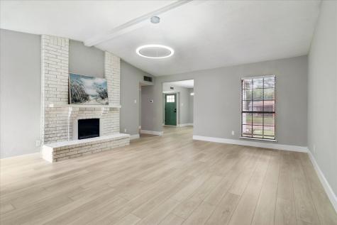 7426 Cloverglen Drive Dallas TX 75249