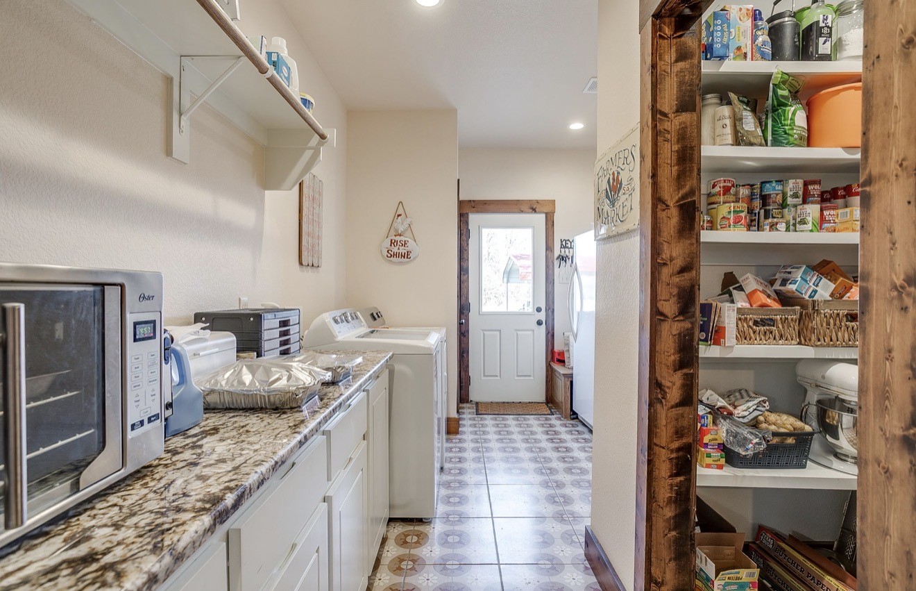 670 Loggins Trail Poolville TX 76487