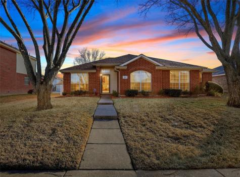 1320 Wolf Creek Drive Desoto TX 75115