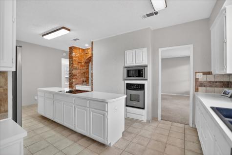6114 Pinwood Circle Arlington TX 76001