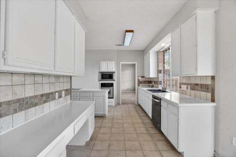 6114 Pinwood Circle Arlington TX 76001