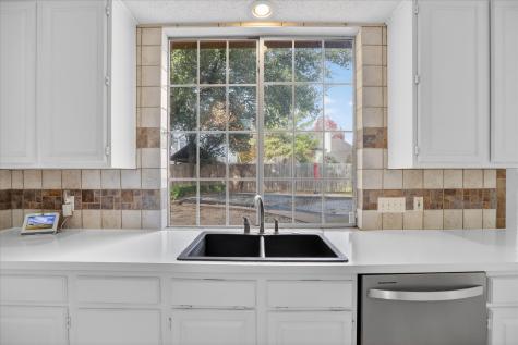 6114 Pinwood Circle Arlington TX 76001